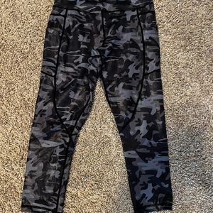 Zyia Grey Camo Light n Tight Leggings! EUC!